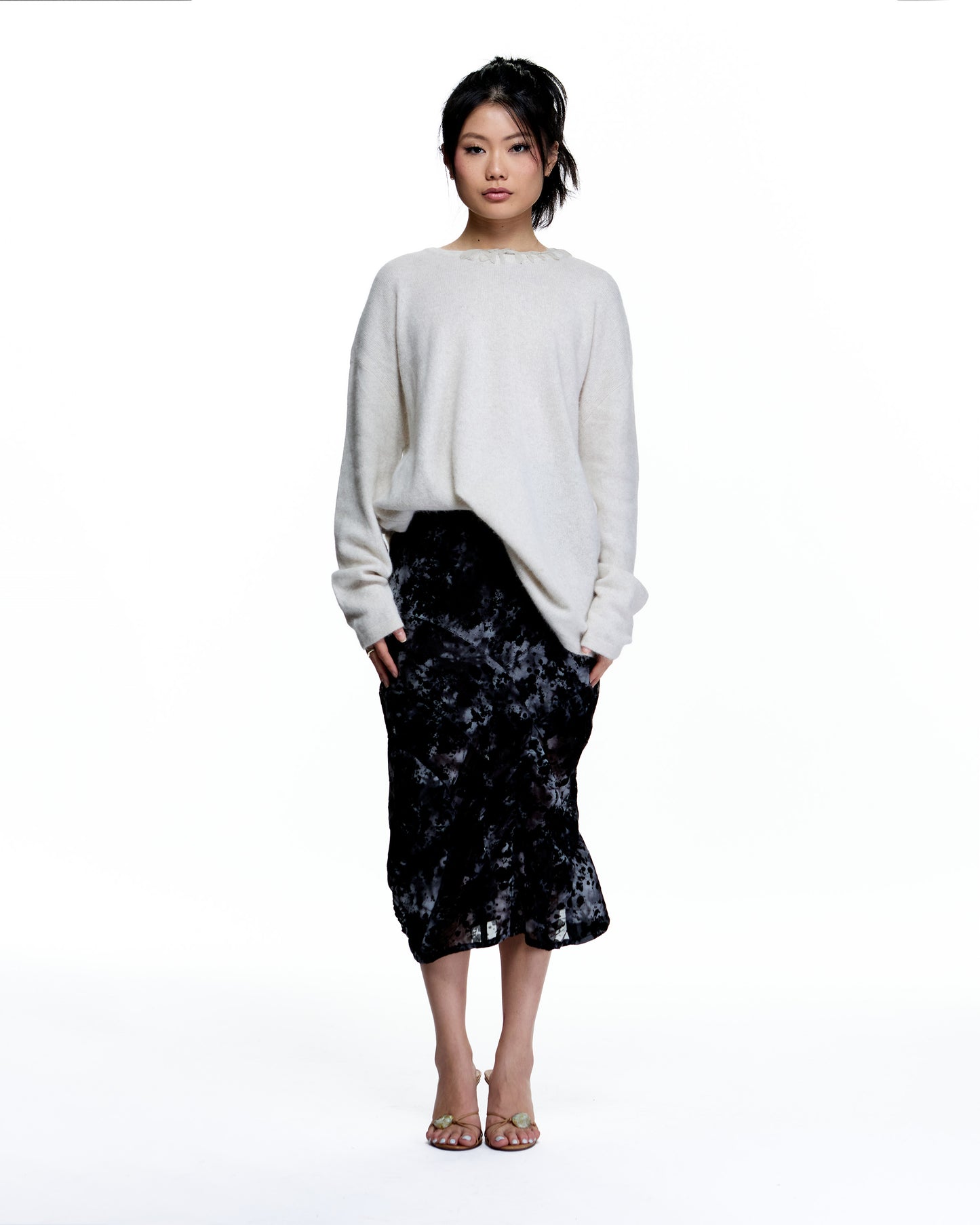CUT OUT DETAIL WOOL SWEATER