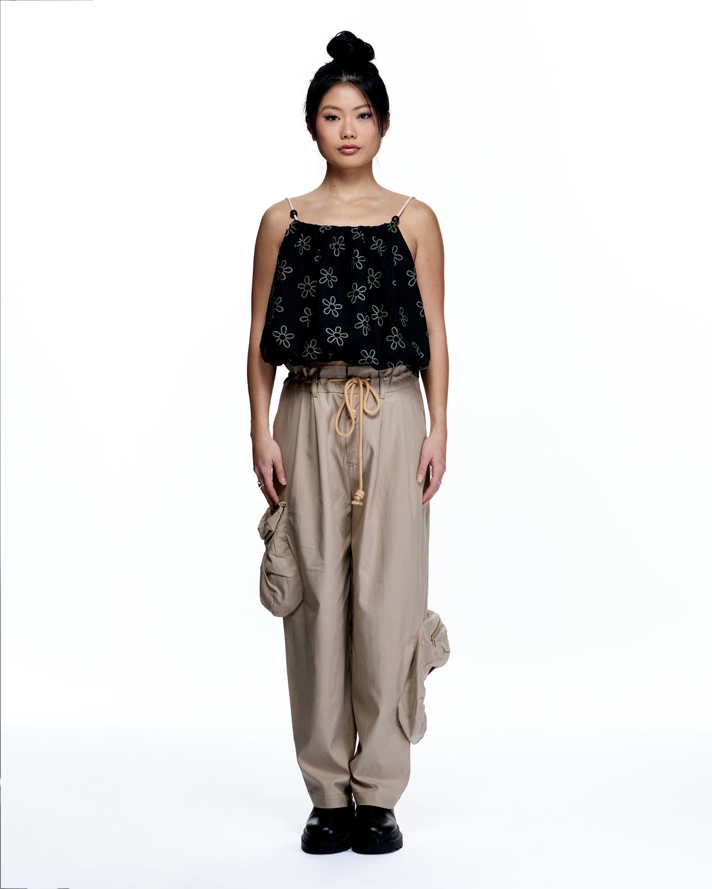 ASYMMETRIC FLOWER POCKETS CROPPED PANTS_SAND