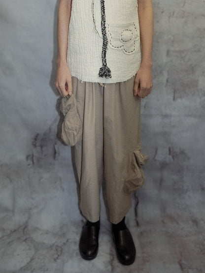 ASYMMETRIC FLOWER POCKETS CROPPED PANTS_SAND