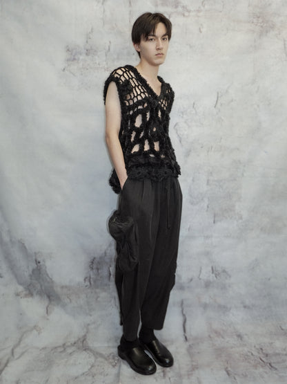 ASYMMETRIC FLOWER POCKETS CROPPED PANTS_BLACK